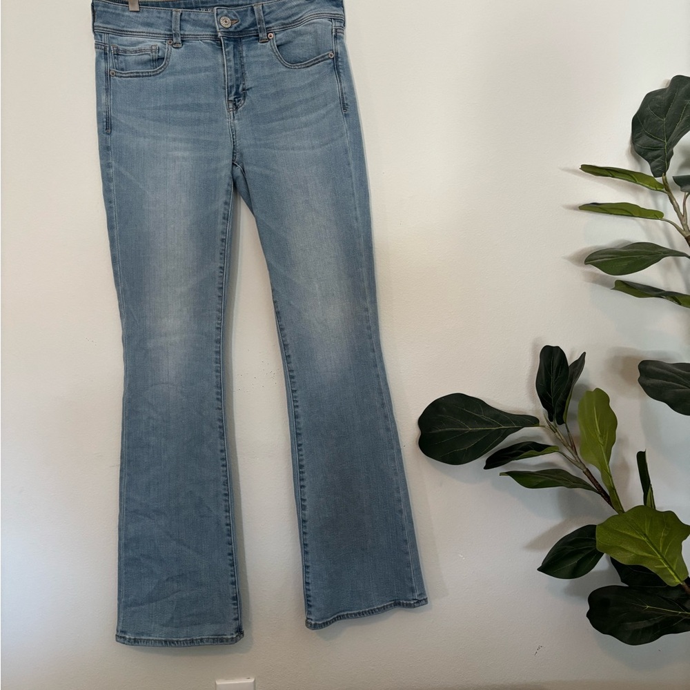 American Eagle light blue kick boot /flare women’s jeans